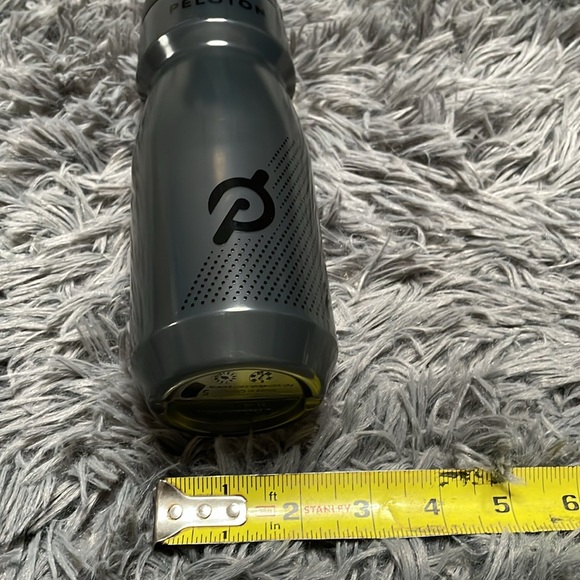 Camelbak Peloton Squeeze Black & Gray 24oz Squeeze Water Bottle - Picture 6 of 6